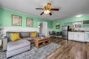 Stylish Beachside Bungalow. Discounted. - Image 3
