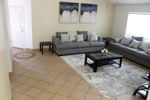 Spacious Escape, 1KB, 2QB, Wifi - Private Yard - Image 3