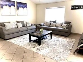 Spacious Escape, 1KB, 2QB, Wifi - Private Yard - Image 2