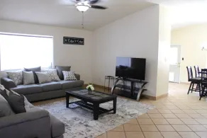 Spacious Escape, 1KB, 2QB, Wifi - Private Yard - Image 4