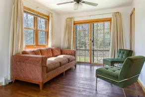Cleo’s Cabin: Private Retreat with Fenced Dog Run - Image 3