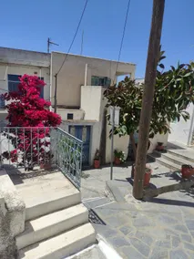Flora's home in Damalas Naxos - Image 3