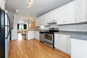 Spacious Century Townhome near Byward Market - Image 4