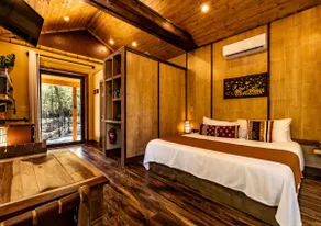 Kenya Safari Lodge w/ hot tub- Four Fillies Lodge - Image 2