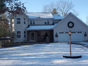 Spacious 5 bedroom home with pool , patio fire pit - Image 2
