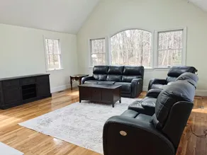 Beautiful home in Orleans. Park, Beach, Lake & Ocean.  Telsa charge - Image 3