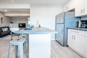 Newly Renovated Inner City 2BR Suite Minutes to DT - Image 2