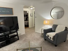 Upstairs apartment near the airport - Image 4