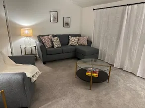 Upstairs apartment near the airport - Image 2
