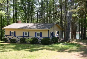 2-209C - Coopers Cozy Cabin ^ Lake Hartwell ^ WIFI ^ Pets Welcome - Image 2