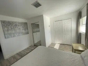 Lovely 2 bedroom rental unit, with free parking. - Image 3
