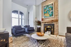 The Robert House: Masterpiece in Harbord Village - Image 2