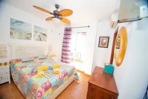 Marine Paradise: Oceanfront House with Kayak - Image 3