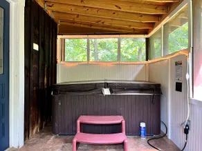 Raven’s Rest~mins to downtown & DuPont. hot tub - Image 5