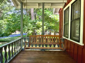 Raven’s Rest~mins to downtown & DuPont. hot tub - Image 3