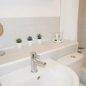 Bellevue Apartment - Image 4