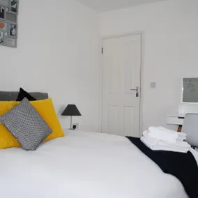 Bellevue Apartment - Image 3
