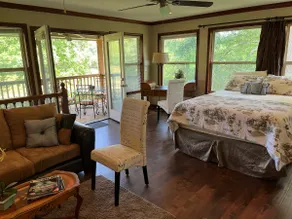 “The Treehouse”, a *Garden Oasis* near IAH &I-69. - Image 4