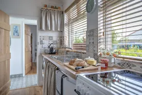 Stylish, cosy cabin on St Agnes Heritage Coast. - Image 4