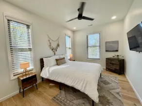 Downtown Waynesville Mountain House- Pets Welcomed - Image 4