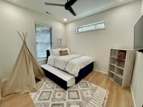 Downtown Waynesville Mountain House- Pets Welcomed - Image 3