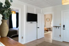 Modern, comfy 3 bed apt · Heart of Newport - Image 2