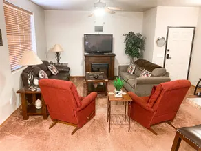 Gorgeous 2BR/2BA with Stunning Views and Great Location - Image 5
