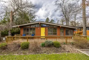 Midcentury Modern Bungalow Bethel Woods/White Lake - Image 3