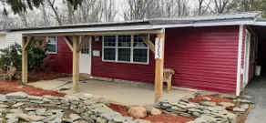Little red ranch house - Image 2