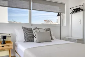 Sunlit Studio Unit - 10 minute walk to the beach!! - Image 5