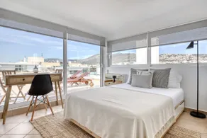 Sunlit Studio Unit - 10 minute walk to the beach!! - Image 2