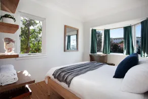 Sun-filled North Bondi Apartment moments to beach - Image 3
