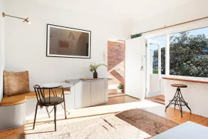Sun-filled North Bondi Apartment moments to beach - Image 2