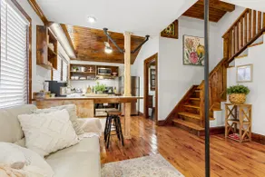 Downtown Vintage Loft with Free Parking - Image 5