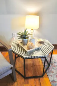 Downtown Vintage Loft with Free Parking - Image 3