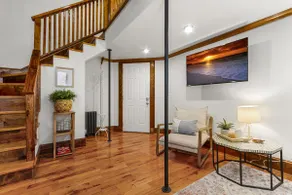 Downtown Vintage Loft with Free Parking - Image 4