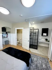 R & R's Suite Retreat - Image 2