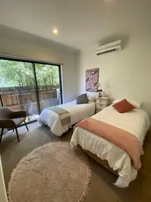 2Bedroom Tranquil Townhouse CLOSE TO CITY & AIRPORT - Image 5