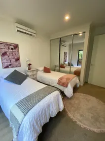 2Bedroom Tranquil Townhouse CLOSE TO CITY & AIRPORT - Image 4