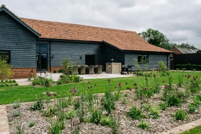 Luxury Barn Conversion | Sleeps 12 | Pizza Oven - Image 3