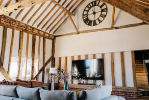 Luxury Barn Conversion | Sleeps 12 | Pizza Oven - Image 5