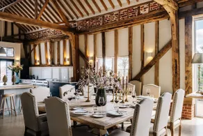 Luxury Barn Conversion | Sleeps 12 | Pizza Oven - Image 4