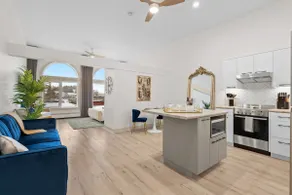 Upscale Historic Loft | TOP FLOOR | Downtown | Free Parking - Image 2