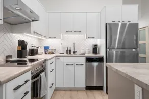 Upscale Historic Loft | TOP FLOOR | Downtown | Free Parking - Image 3