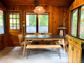 Three Peak Lodge-Riverside, Luxe, Tub, Sauna, Pets - Image 5