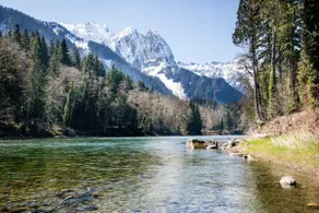 Three Peak Lodge-Riverside, Luxe, Tub, Sauna, Pets - Image 4