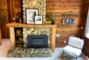 Three Peak Lodge-Riverside, Luxe, Tub, Sauna, Pets - Image 2