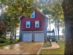 Cozy Lakefront Cabin King Beds Hot Tub & Fire Pit. - Image 3