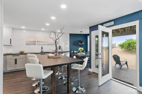 Coastal Modern Beachfront Cottage, sleeps 10+ - Image 2