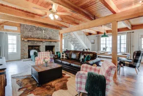 Spacious 12-Person Luxury Cabin at Critter Retreat - Image 5